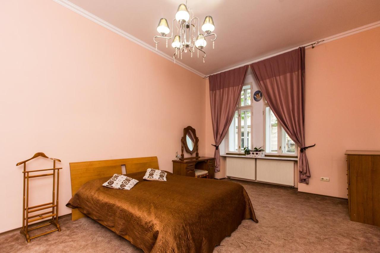 Apartment In The City Centre Lviv Bagian luar foto