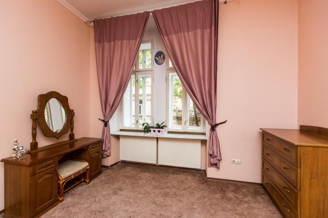 Apartment In The City Centre Lviv Bagian luar foto