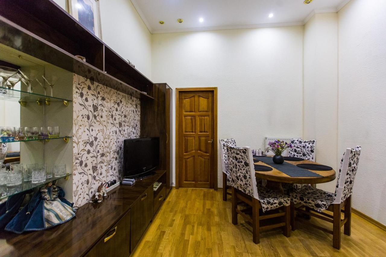 Apartment In The City Centre Lviv Bagian luar foto